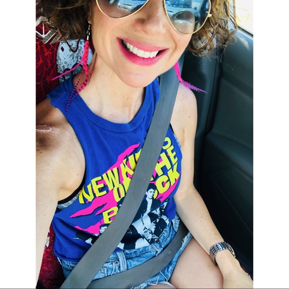 Meet your Posher, Dani Nicole 🖤🎹🌹 - Picture 7 of 15